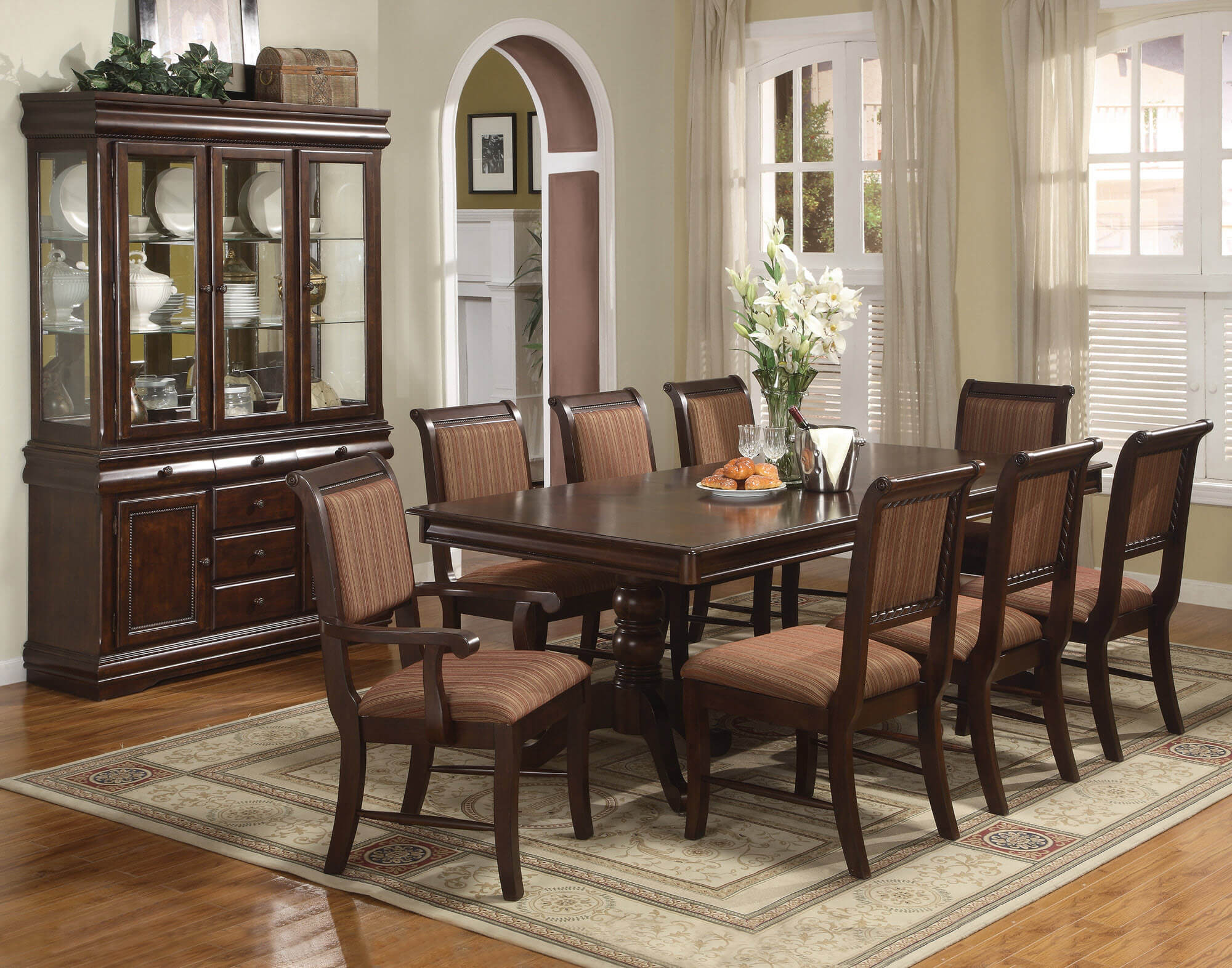 Formal Dining
