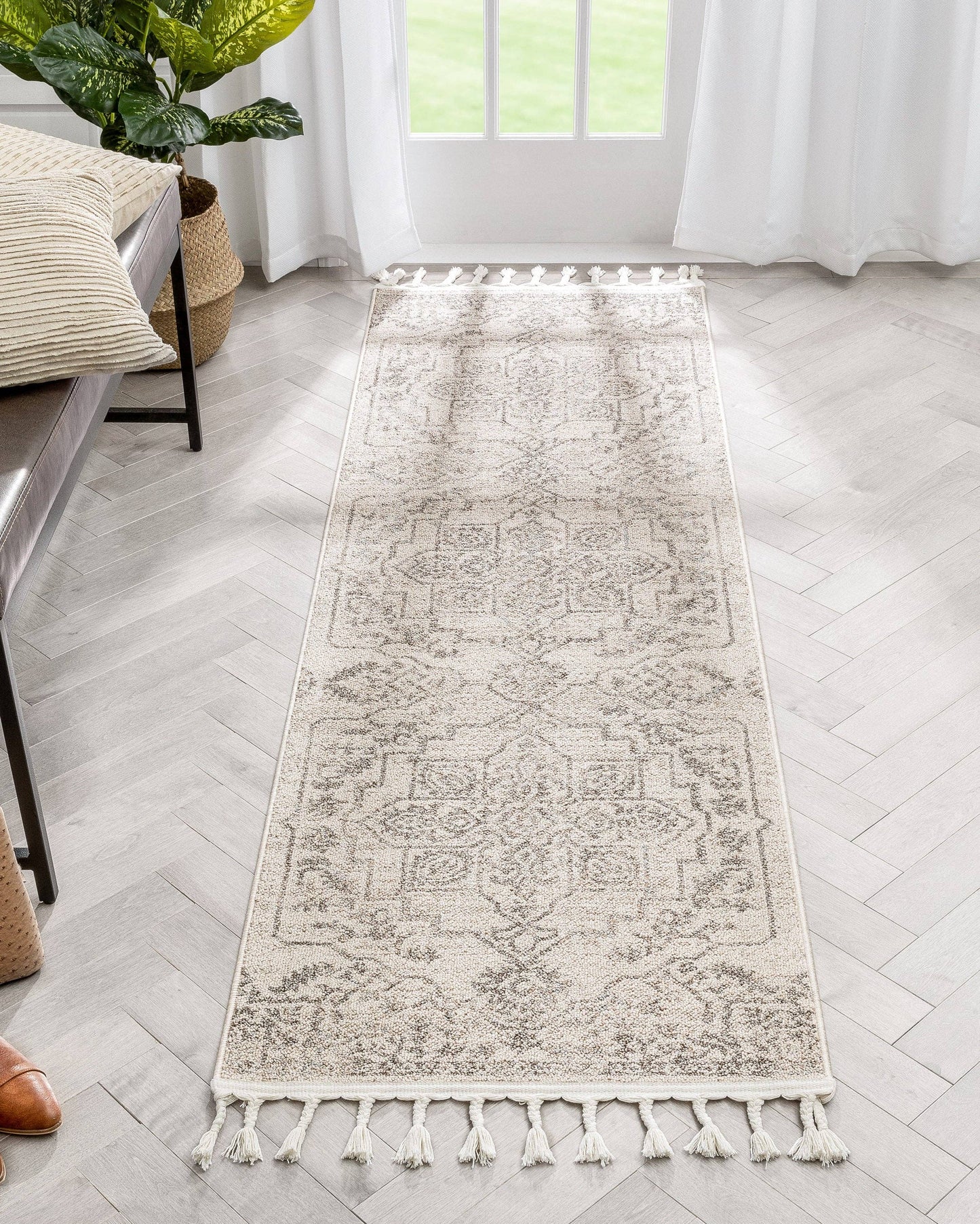 Valentina Oriental Medallion Pattern Brown Beige Kilim-Style: 5'3" x 7'3"