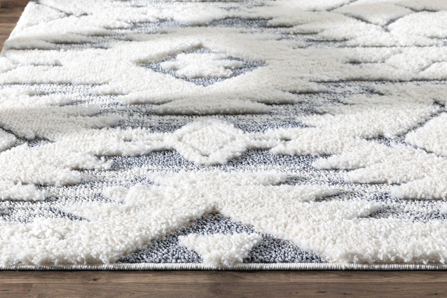 Ares Moroccan Diamond Trellis Grey High-Low Shag Rug: 5'3" x 7'3"