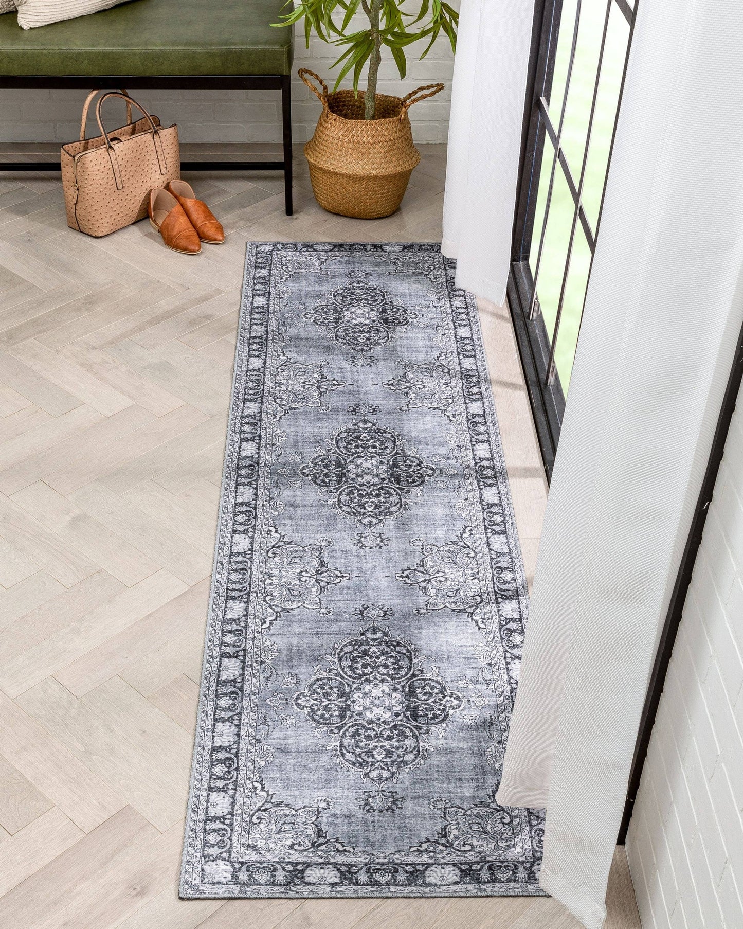 Tarifa Vintage Bohemian Medallion Grey Machine Washable Rug: 5' x 7'