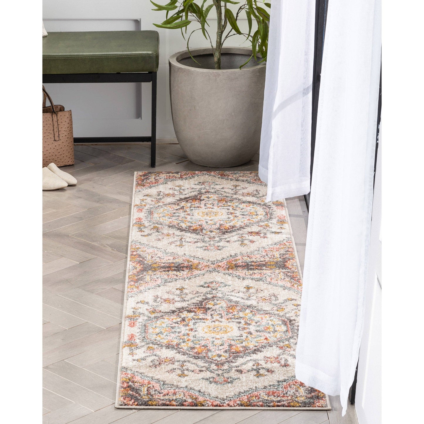 Gwendolyn Blush Bohemian Oriental Medallion Rug: 5'3" x 7'3"