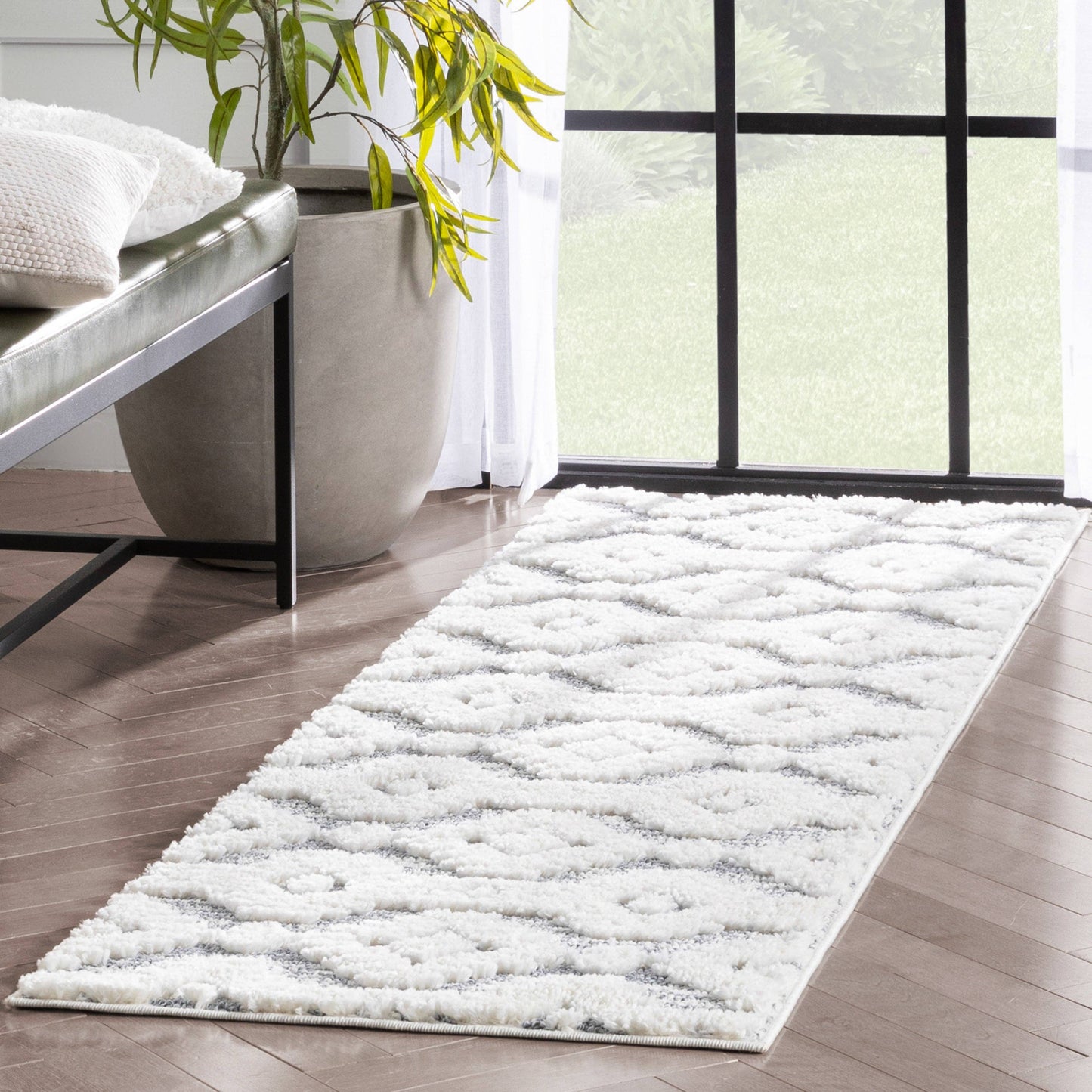 Ares Moroccan Diamond Trellis Grey High-Low Shag Rug: 5'3" x 7'3"