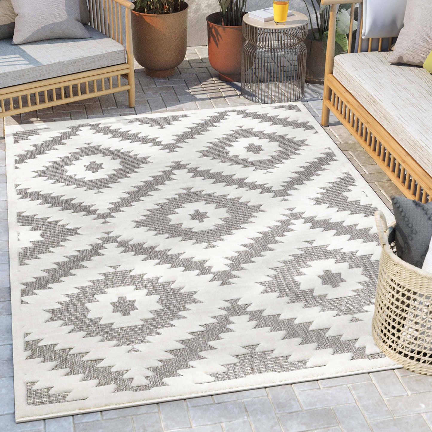 Keiko Tribal Moroccan Indoor/Outdoor Grey High-Low Rug: 7'10" x 10'6"