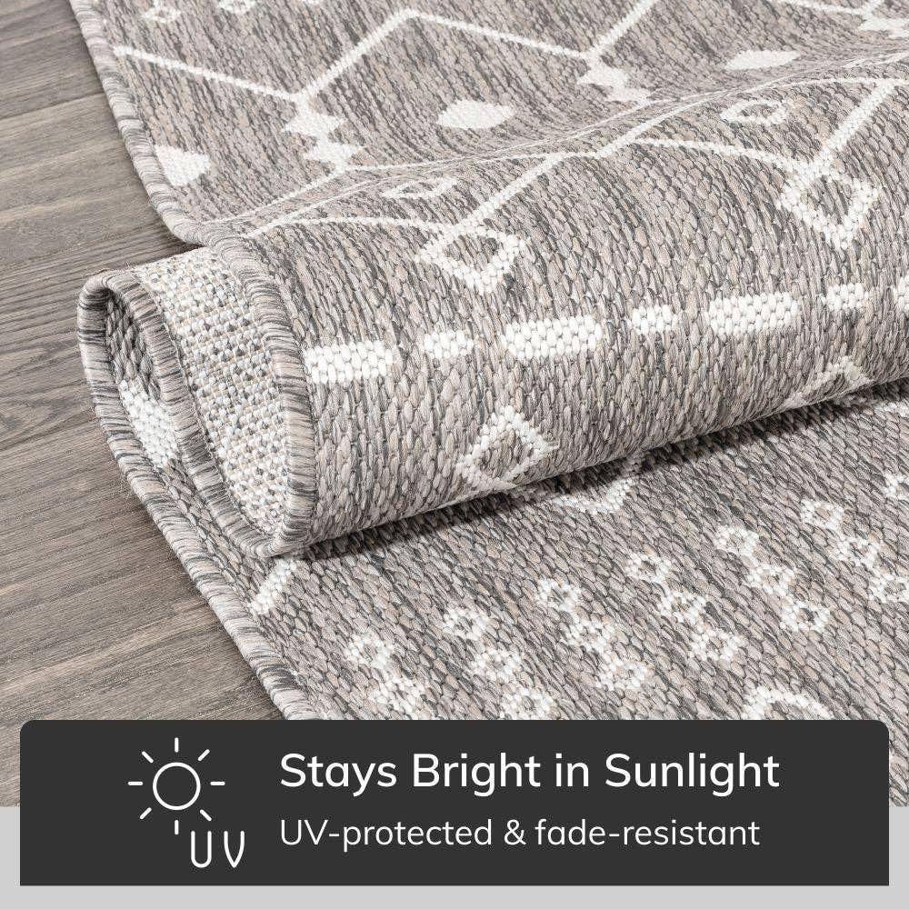 Nord Moroccan Tribal Indoor Outdoor Light Grey Flatweave Rug: 5'3" x 7'3"
