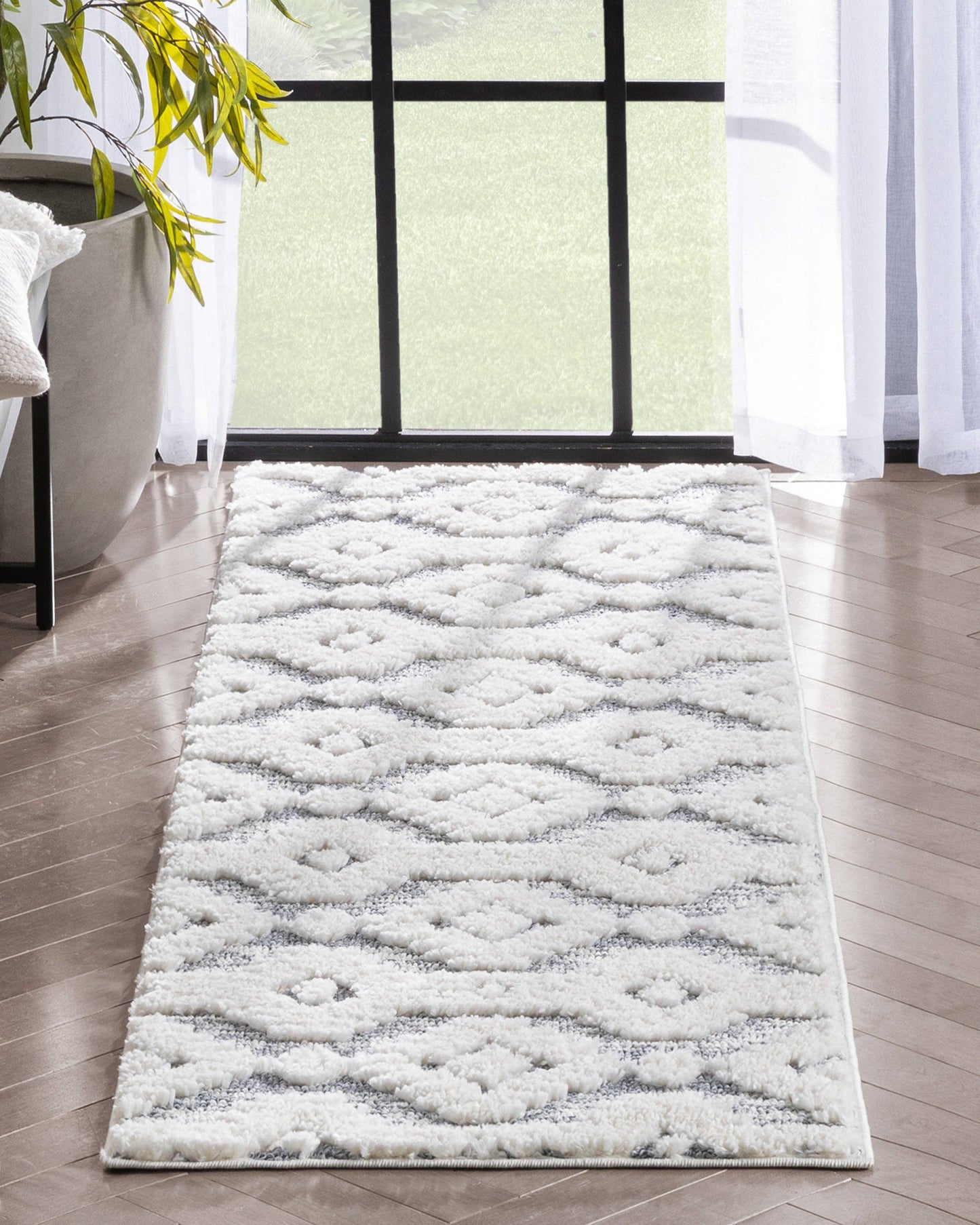 Ares Moroccan Diamond Trellis Grey High-Low Shag Rug: 5'3" x 7'3"