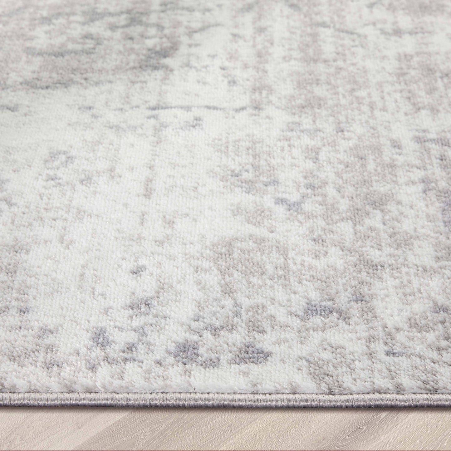 Thiva Vintage Oriental Floral Pattern Ivory Rug: 5'3" x 7'3"
