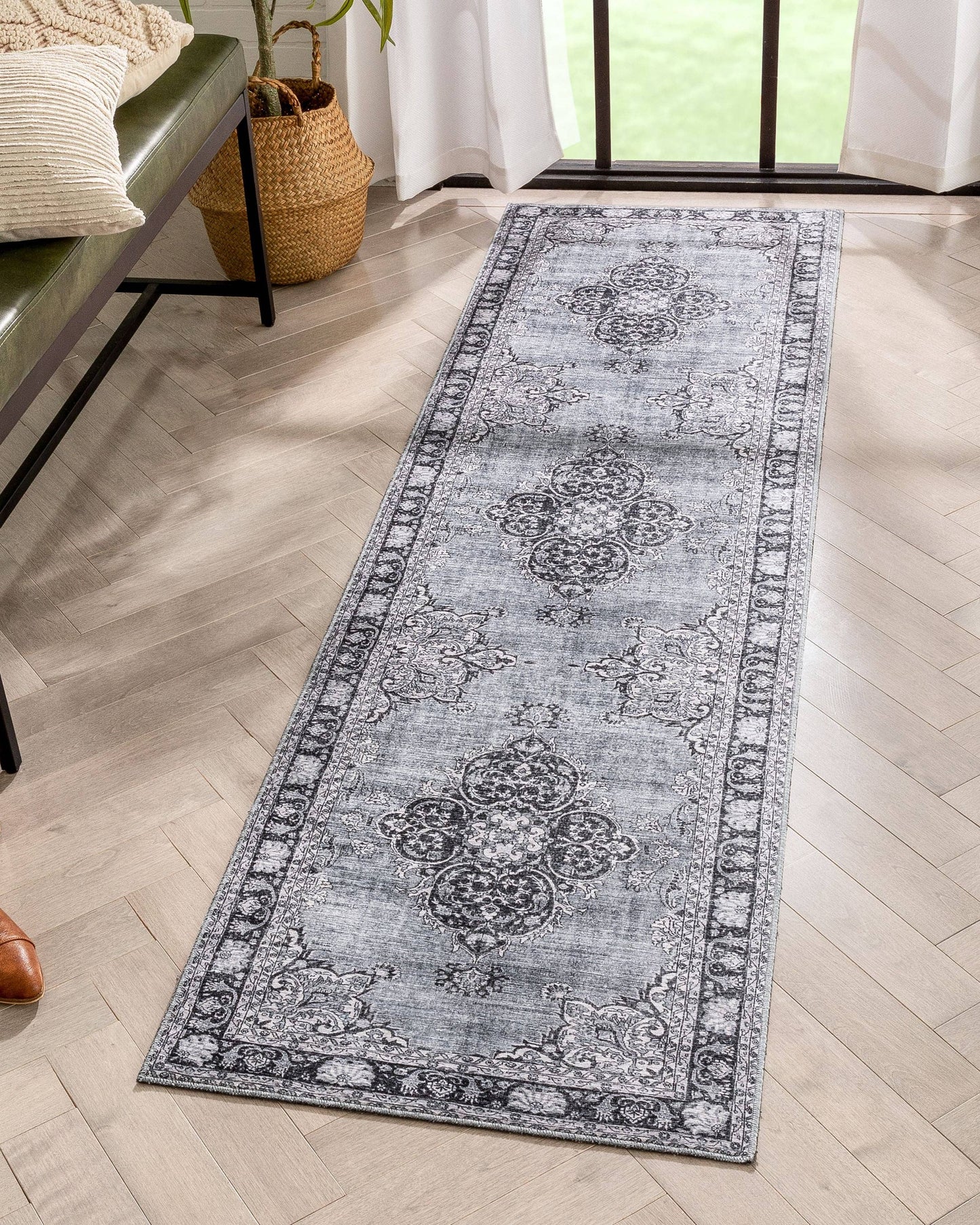 Tarifa Vintage Bohemian Medallion Grey Machine Washable Rug: 5' x 7'