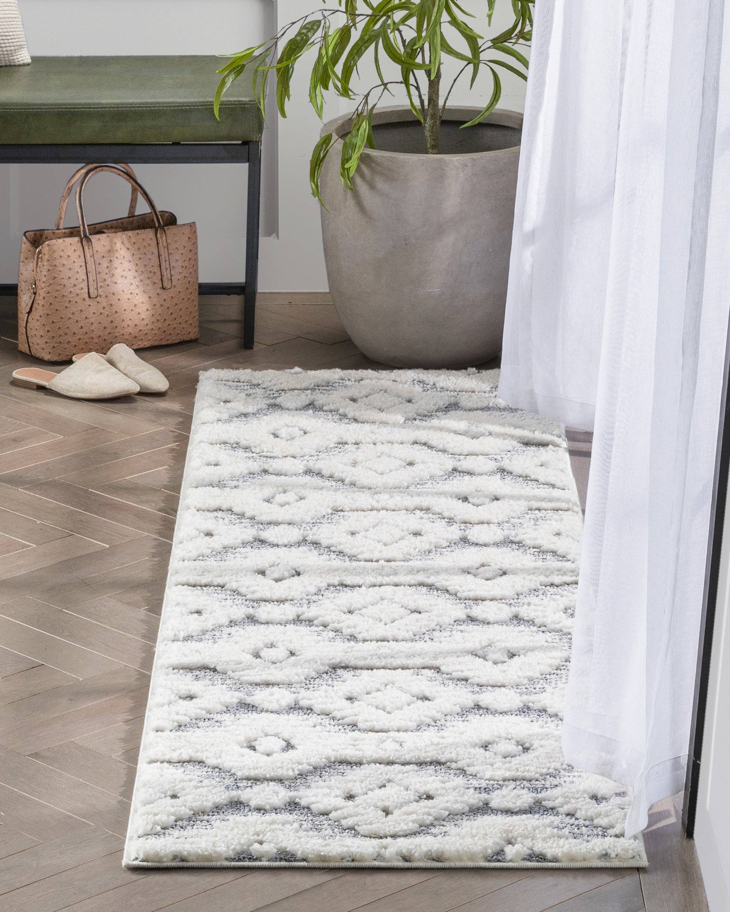 Ares Moroccan Diamond Trellis Grey High-Low Shag Rug: 5'3" x 7'3"