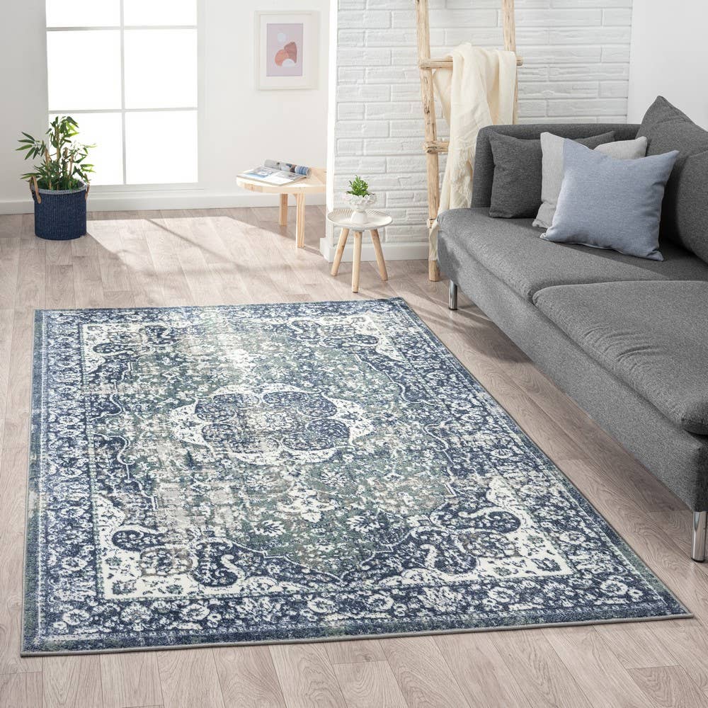Angela Classic Traditional Blue Polyester Indoor Area Rug: 5' x 7'