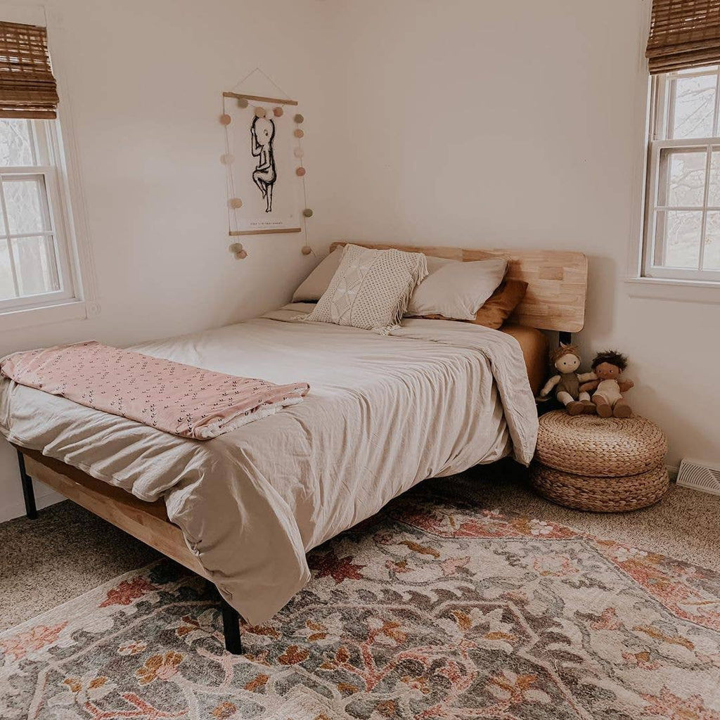 Gwendolyn Blush Bohemian Oriental Medallion Rug: 7'10" x 9'10"