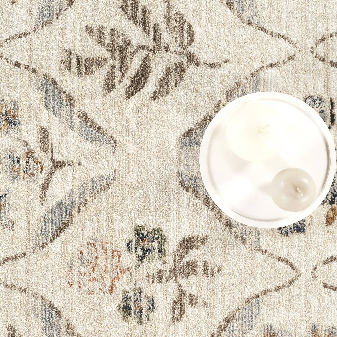 Alara Traditional Cream Vintage Floral Area Rug: 5'3" x 7'10"