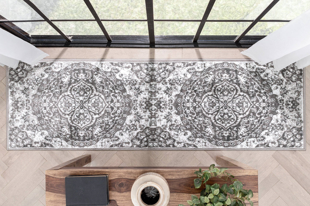Granada Transitional Oriental Medallion Pattern Grey Rug: 5'3" x 7'3"
