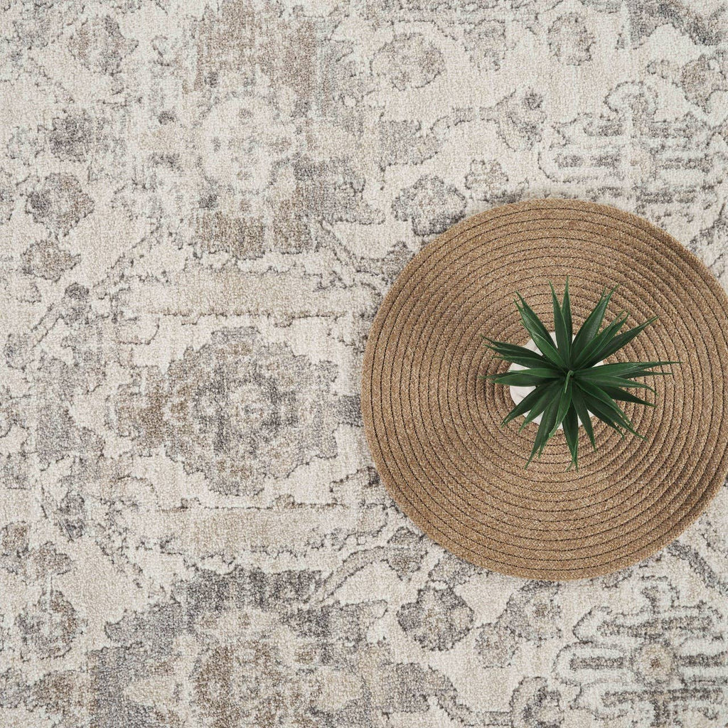 Beau Vintage Cream and Grey Distressed Medallion Design: 5'3" x 7'7"