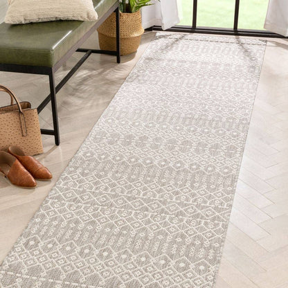 Nord Moroccan Tribal Indoor Outdoor Light Grey Flatweave Rug: 5'3" x 7'3"