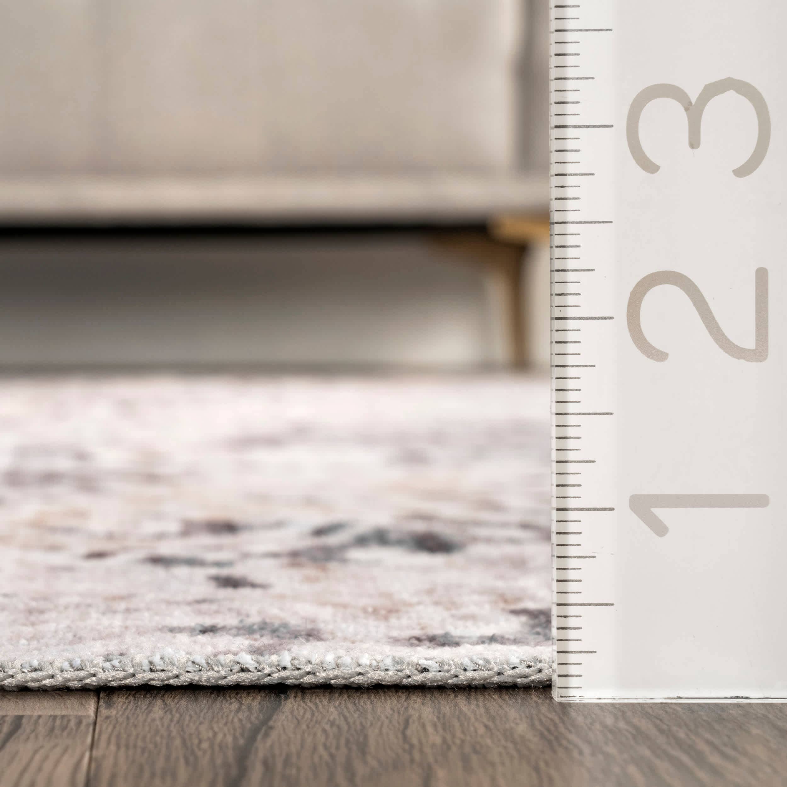 Danae Abstract Machine Washable Area Rug: Ivory / Rectangle / 5' x 8'