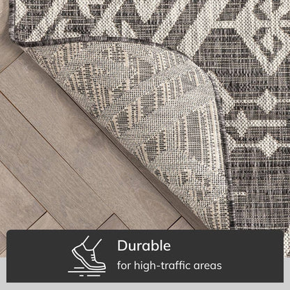 Cascade Tribal Diamond Black Indoor/Outdoor Rug: 5'3" x 7'3"