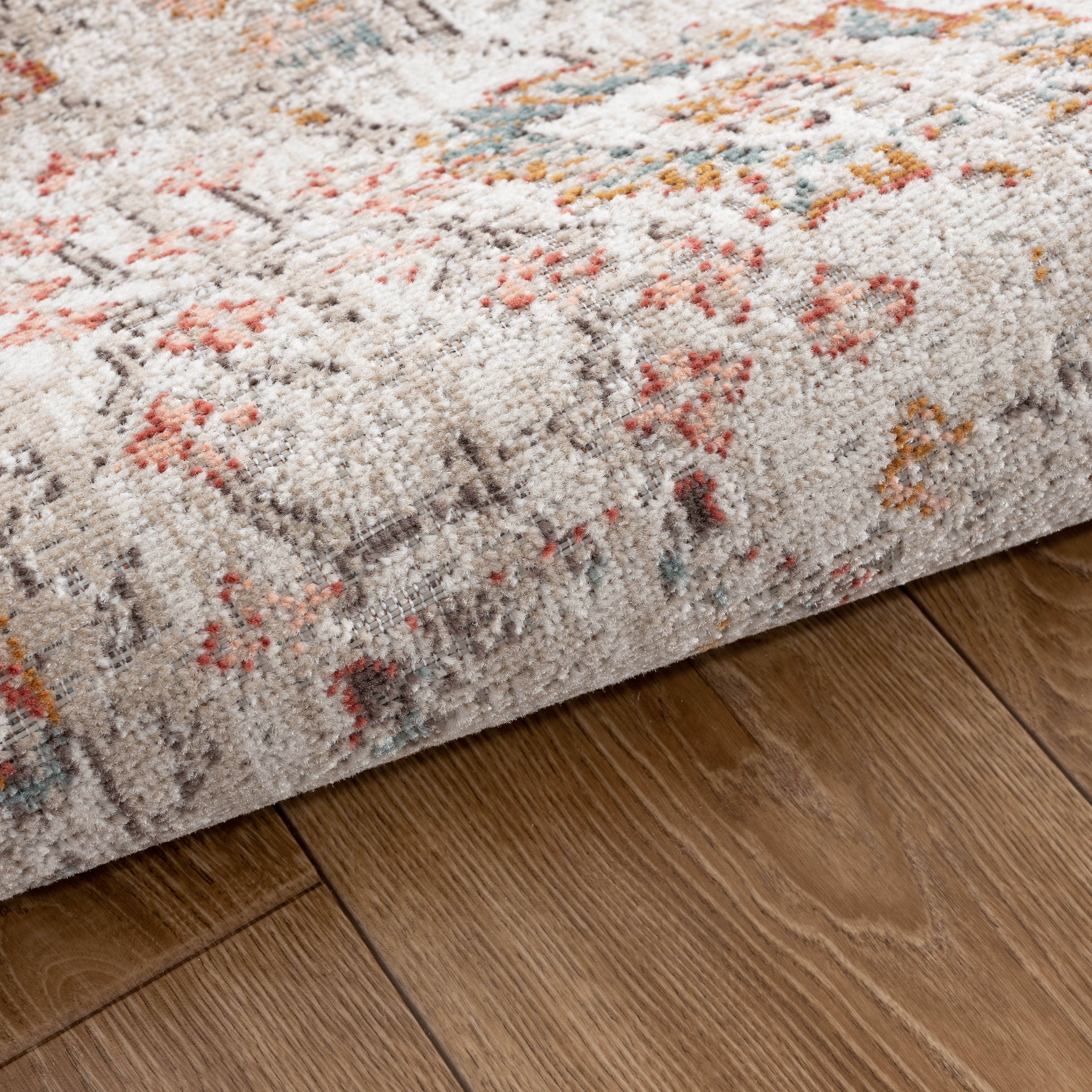 Anica Beige Traditional Floral Indoor/ Outdoor Area Rug: 5'3" X 7'10"