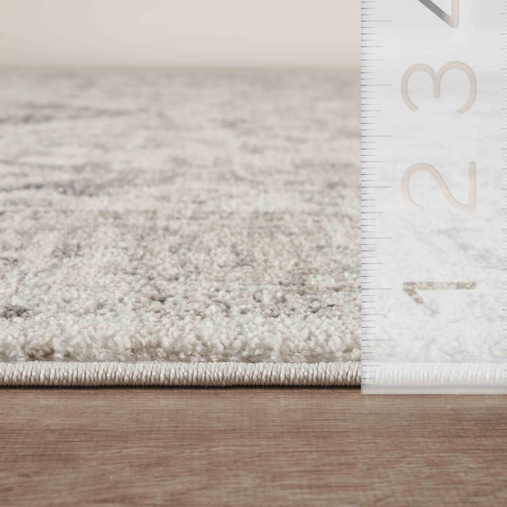 Beau Vintage Cream and Grey Distressed Medallion Design: 5'3" x 7'7"