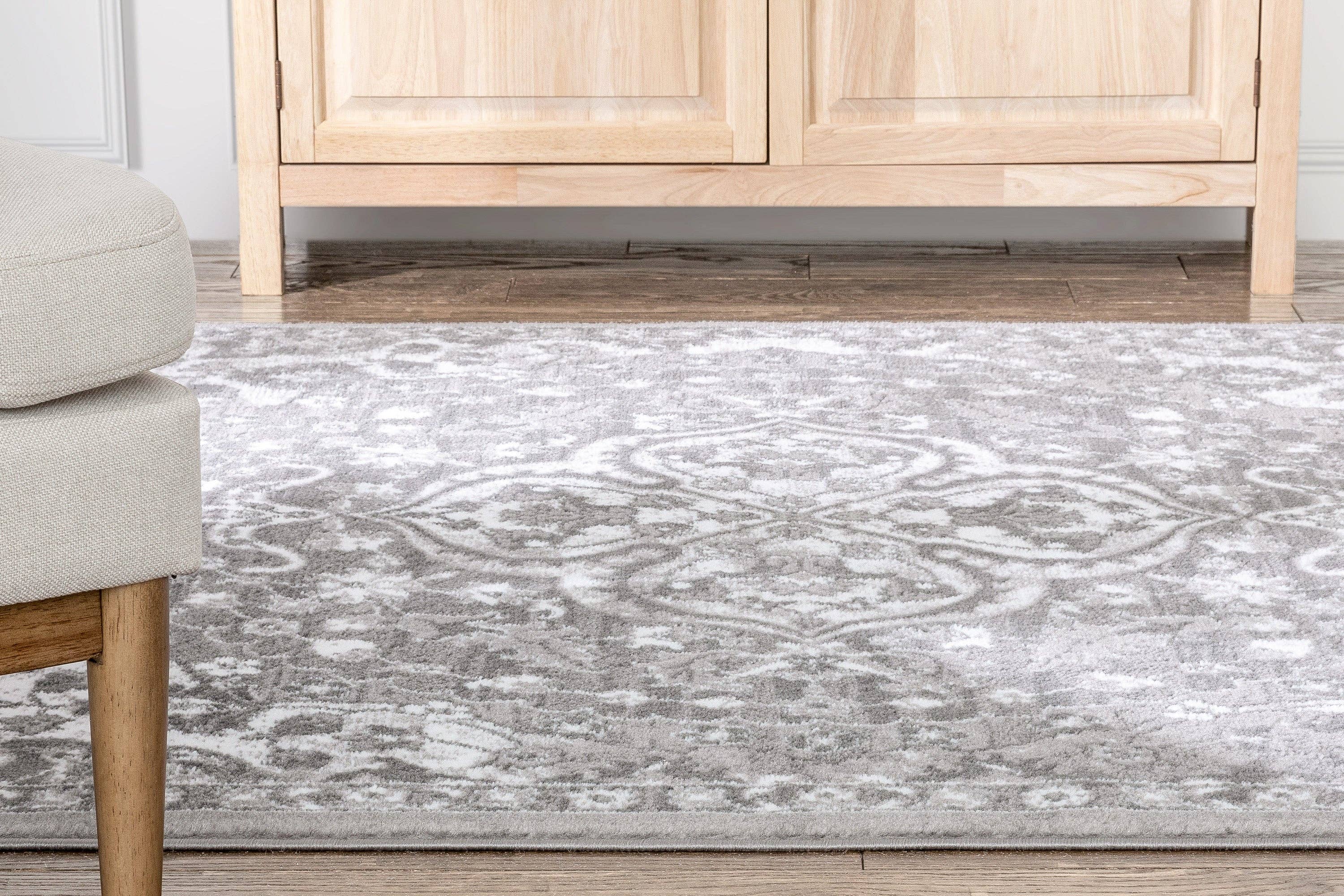 Granada Transitional Oriental Medallion Pattern Grey Rug: 5'3" x 7'3"