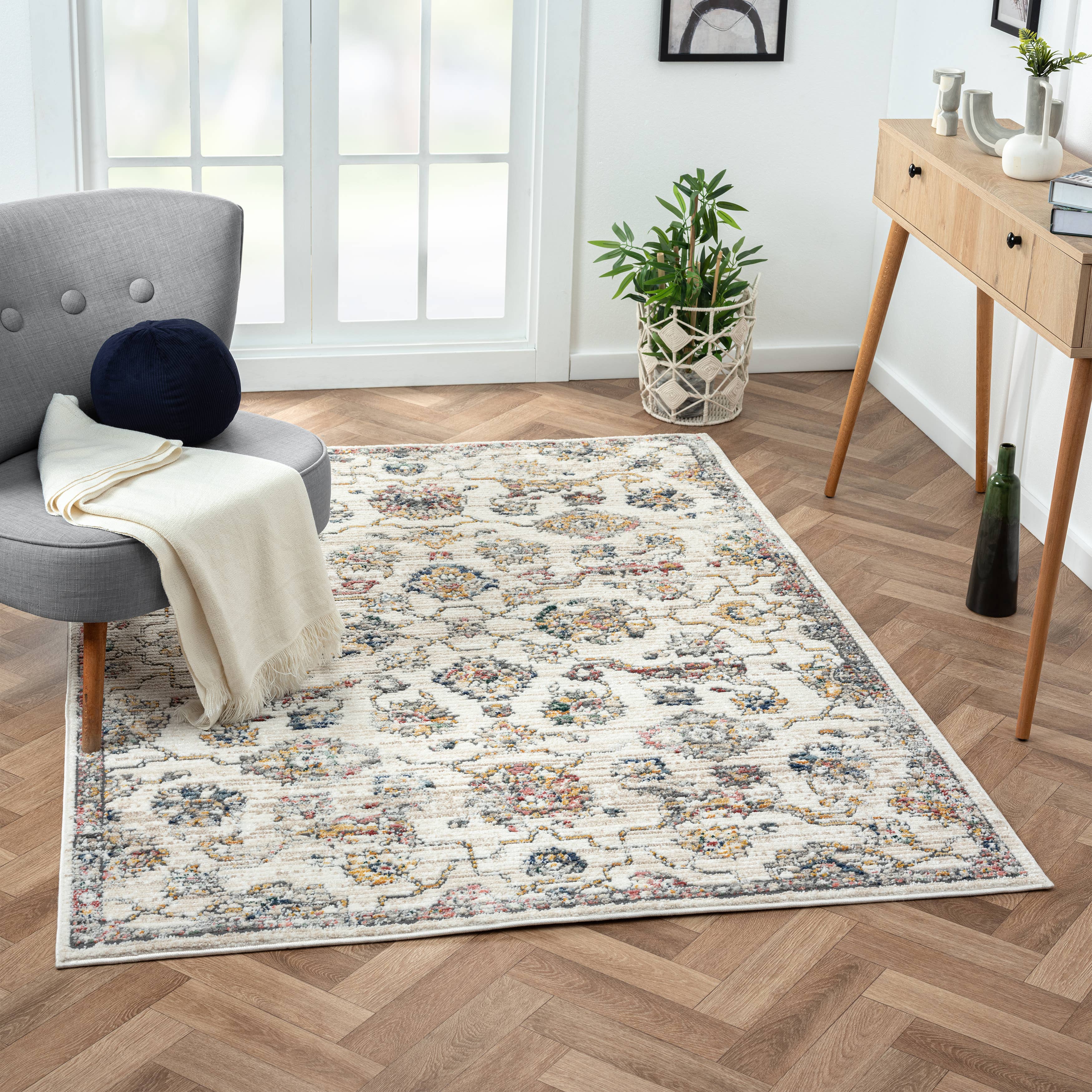 Barbro Traditional Floral Polyester Area Rug, Gray/Orange: 5' x 7'