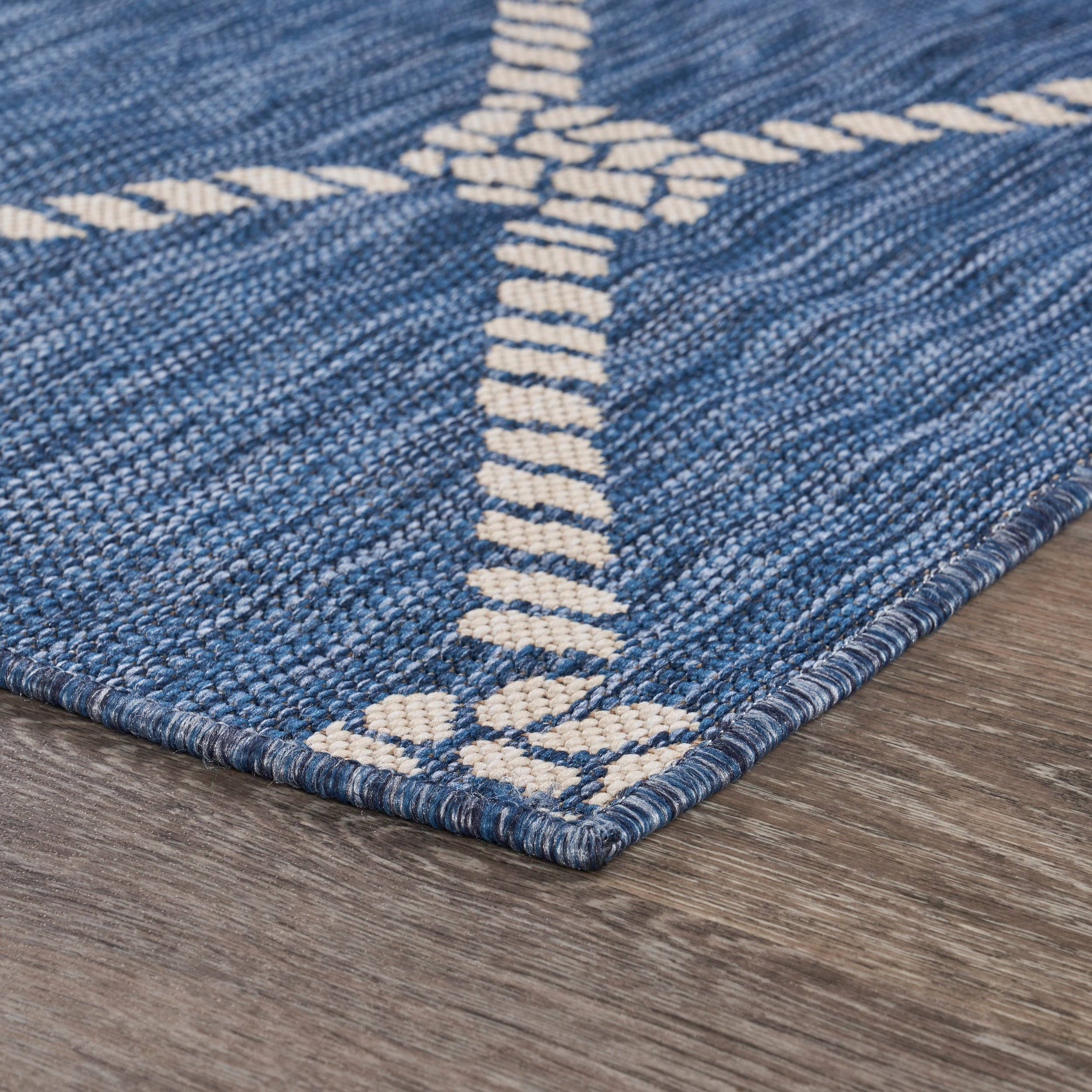 Samantha Nautical Knot Navy/White Indoor/Outdoor Area Rug: 5'3" x 7'