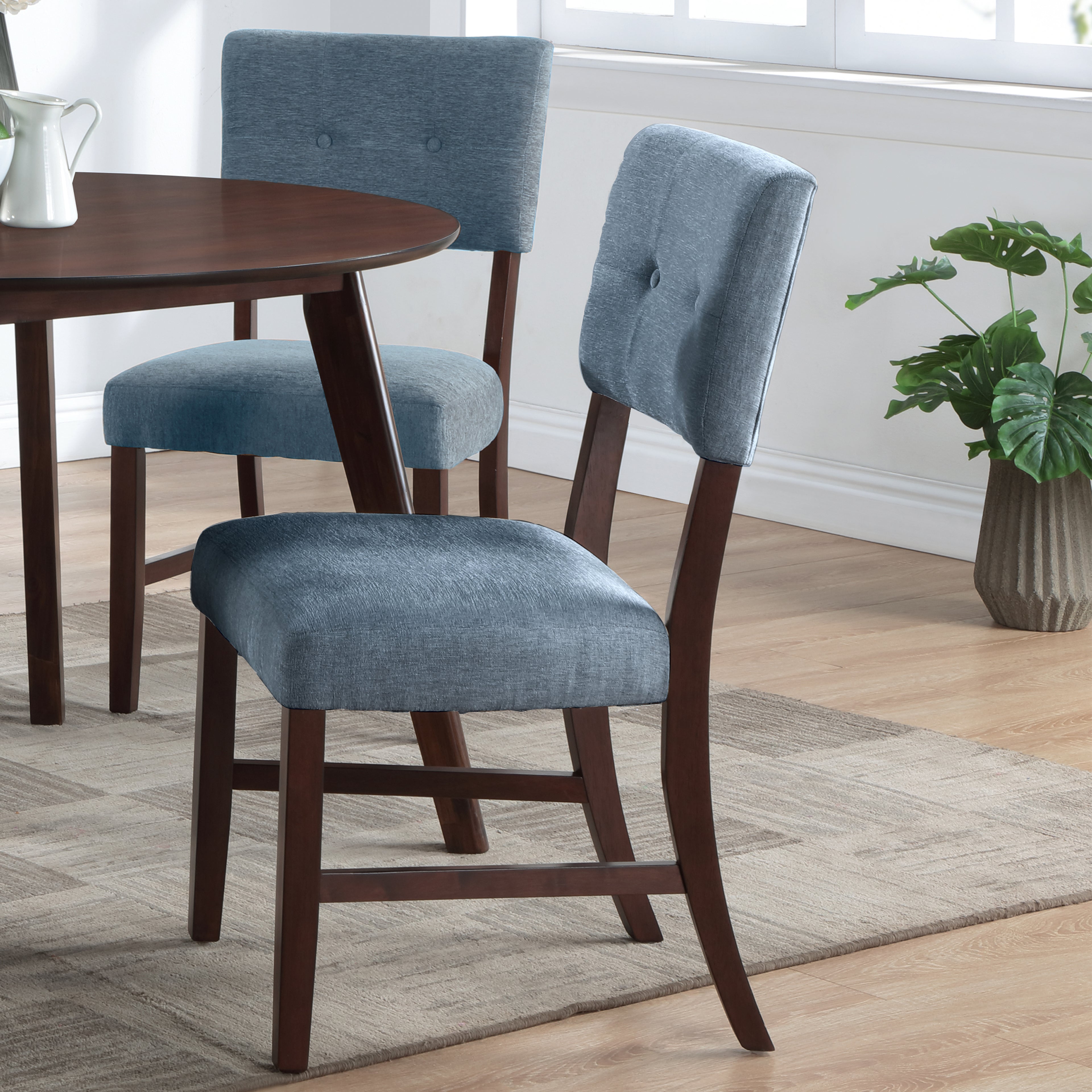 Tioga 47" Round Dining Table and 4 Blue Chairs