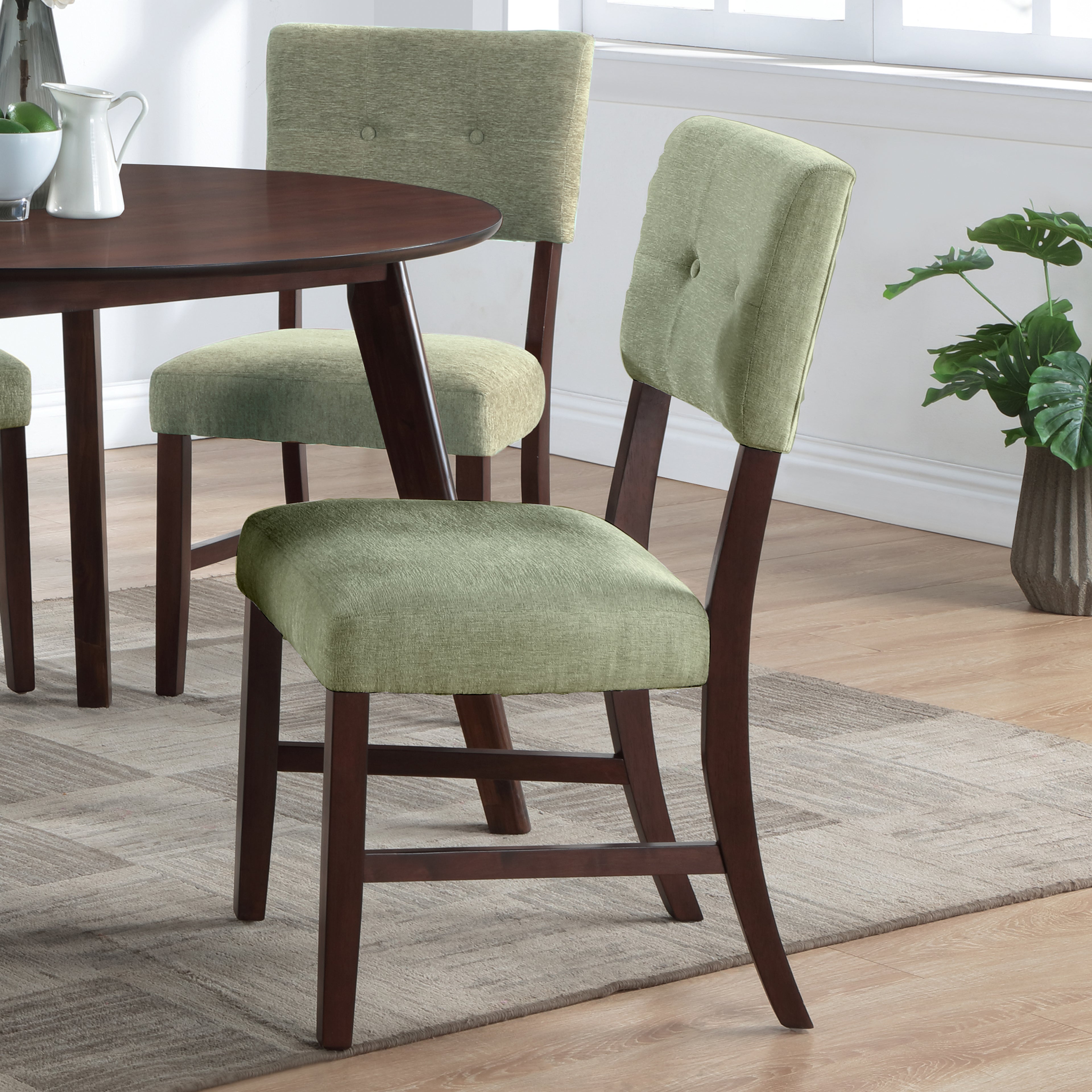 Tioga 47" Round Dining Table and 4 Green Chairs