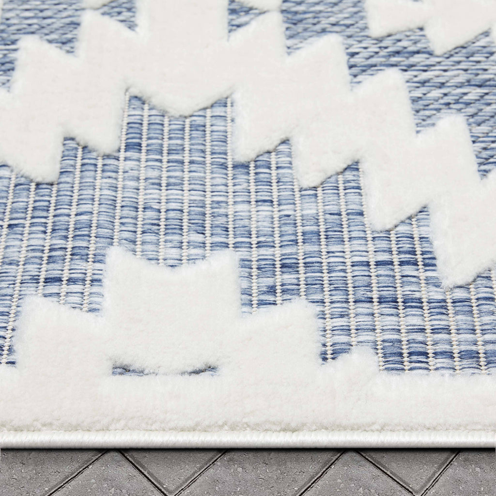 Keiko Tribal Moroccan Indoor/Outdoor Blue High-Low Rug: 5'3" x 7'3"
