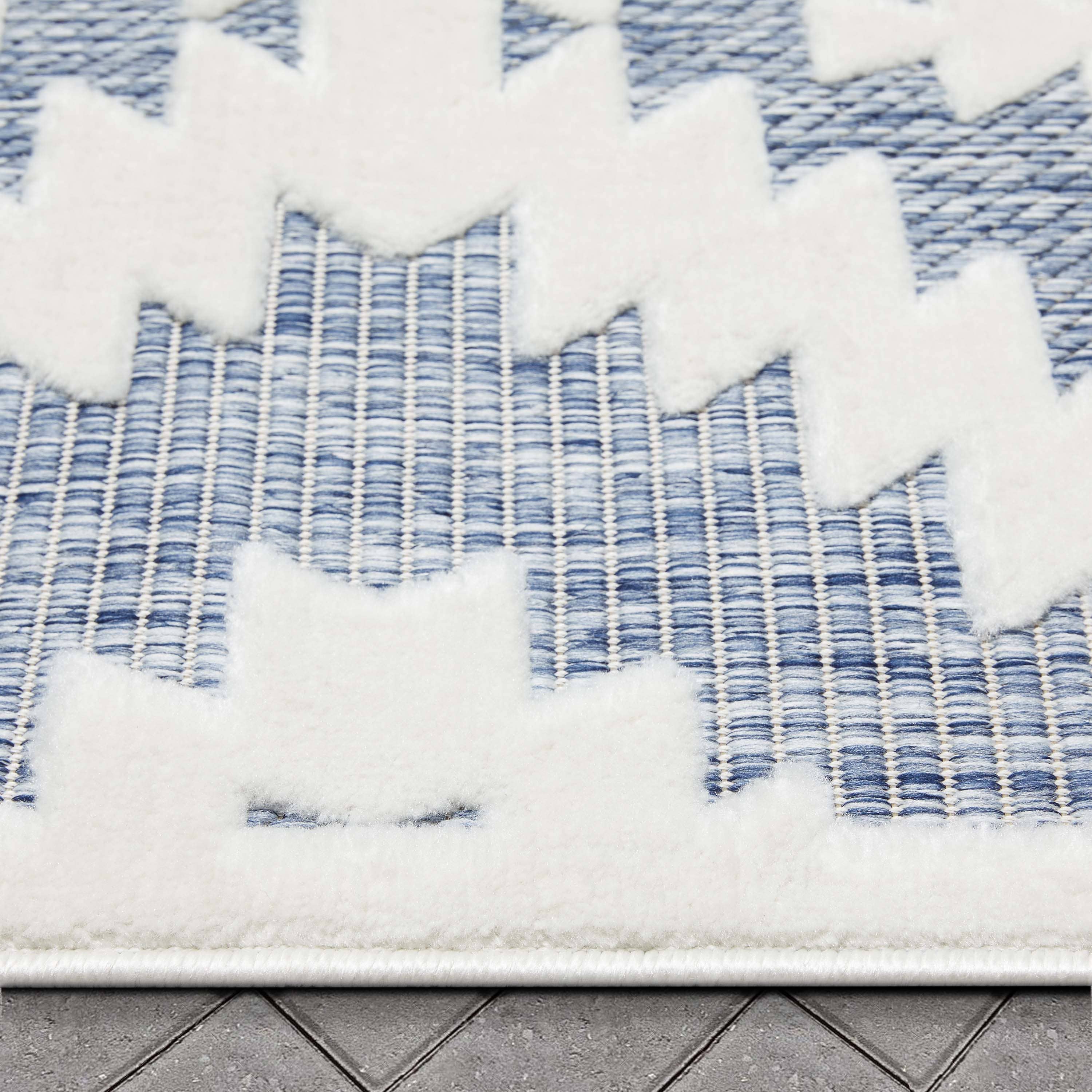 Keiko Tribal Moroccan Indoor/Outdoor Blue High-Low Rug: 5'3" x 7'3"