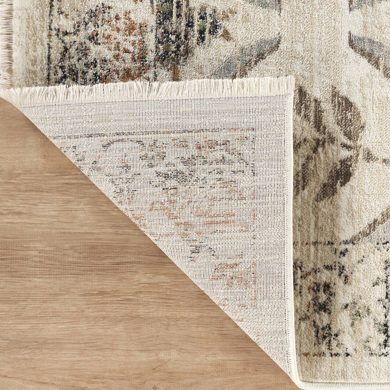 Alara Traditional Cream Vintage Floral Area Rug: 5'3" x 7'10"