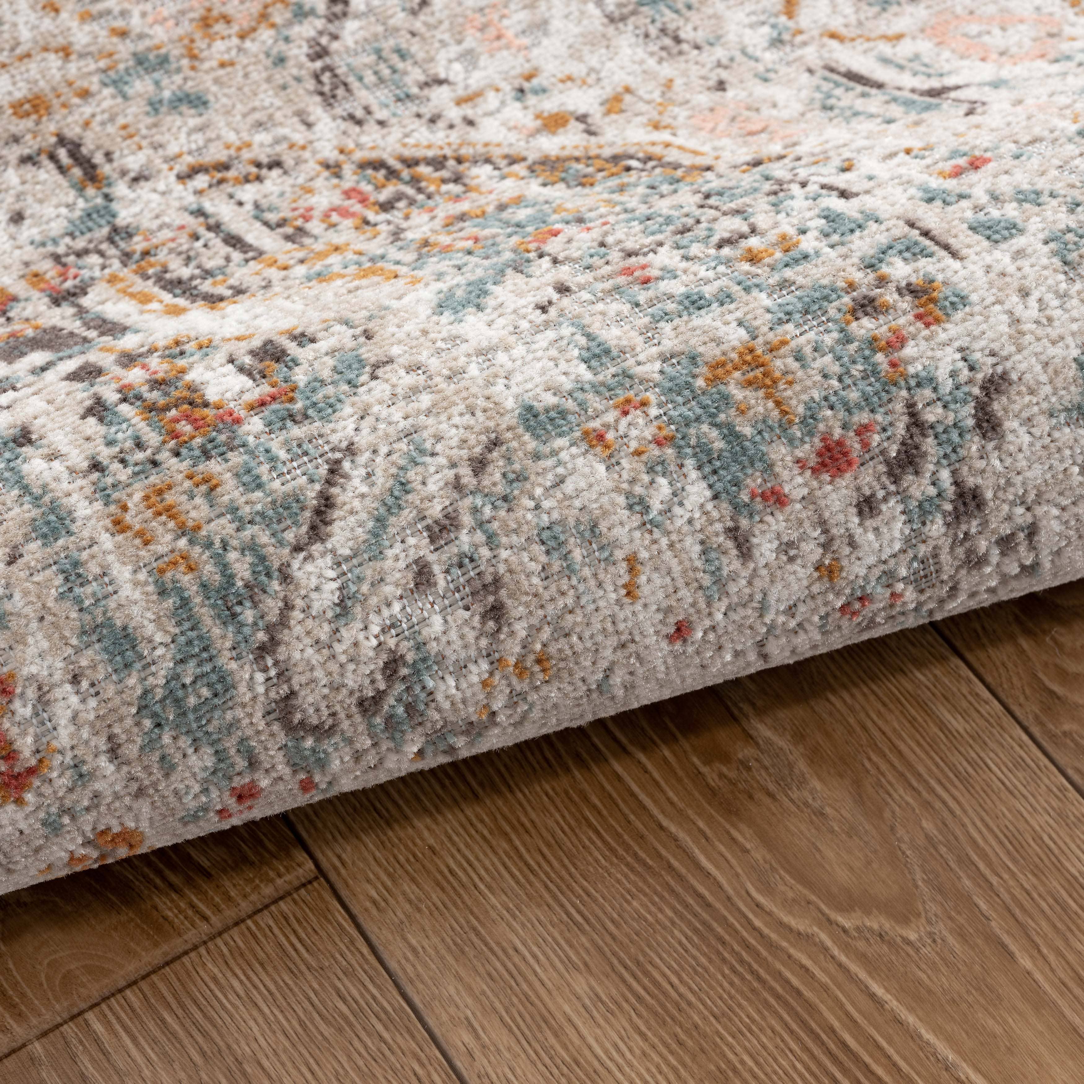 Anica Cream Oriental Indoor/Outdoor Area Rug: 5'3" X 7'10"
