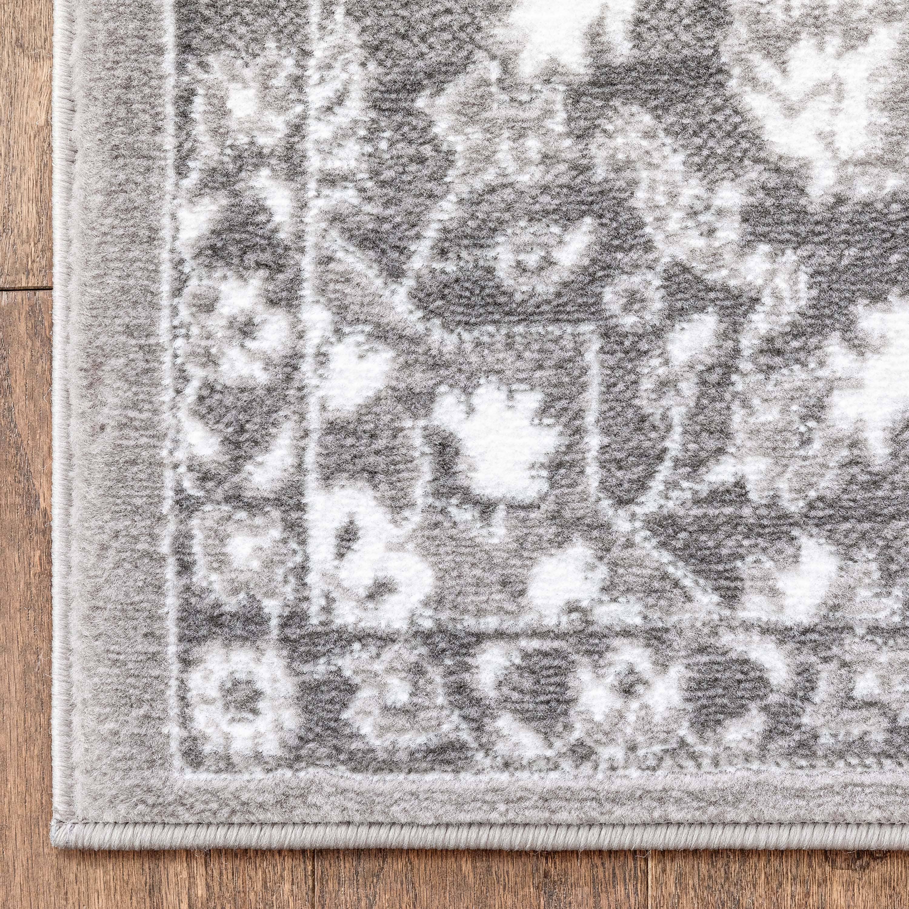 Granada Transitional Oriental Medallion Pattern Grey Rug: 5'3" x 7'3"