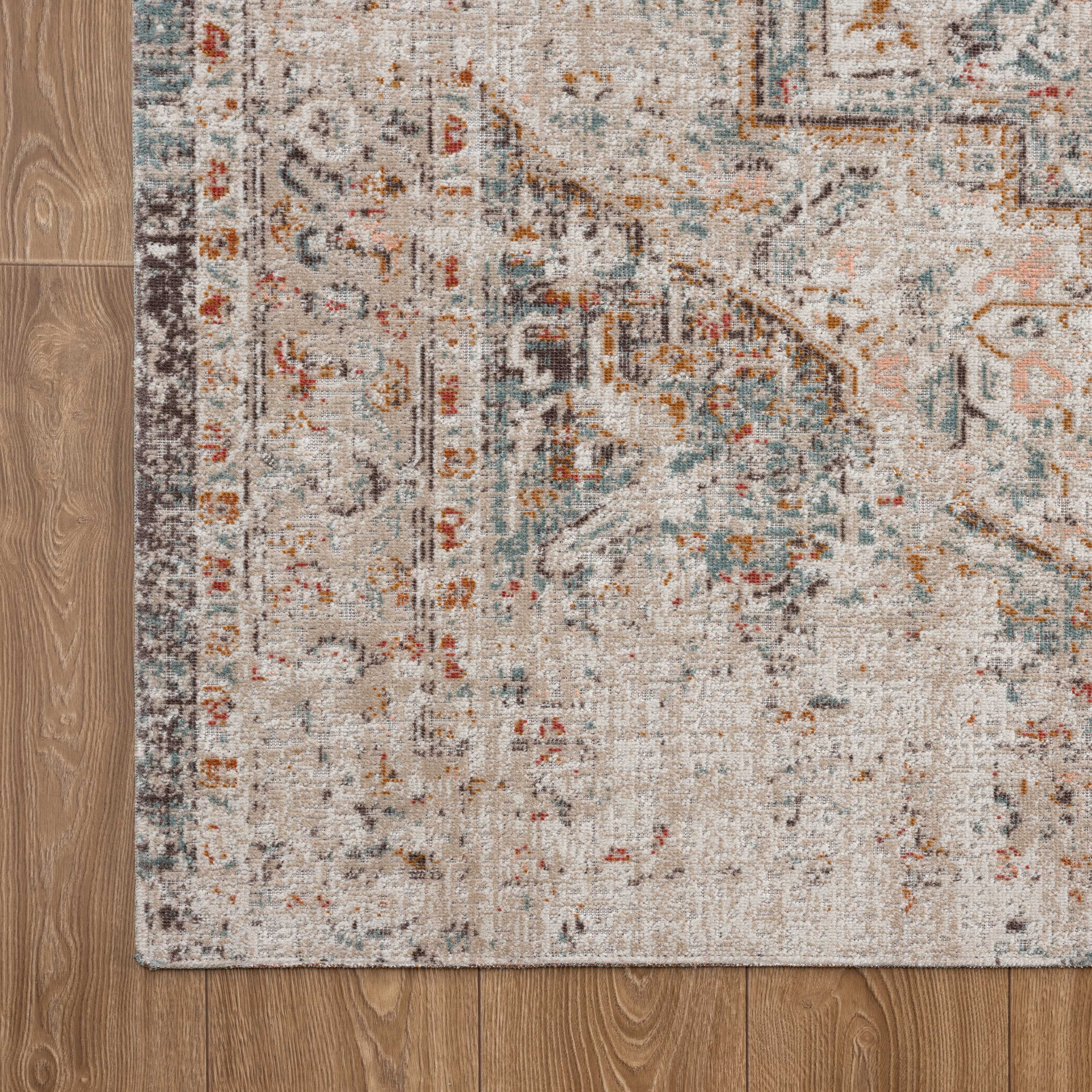 Anica Cream Oriental Indoor/Outdoor Area Rug: 5'3" X 7'10"