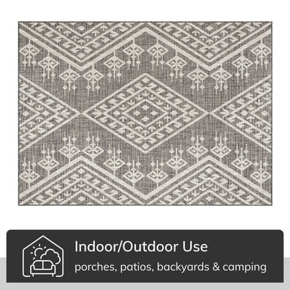 Cascade Tribal Diamond Black Indoor/Outdoor Rug: 5'3" x 7'3"